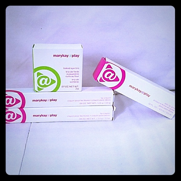 Mary Kay makeup bundle - Picture 1 of 3